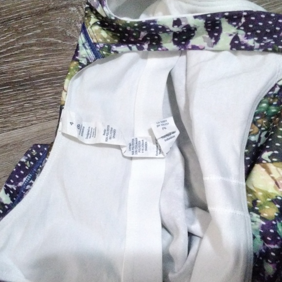 EUC: LULULEMON, AMALA TANK; FLORAL, MULTI-WHITE, SZ.4. SEP. LISTING-MATCH SHORTS - Picture 8 of 9